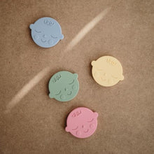 Load image into Gallery viewer, Mushie Teether Face