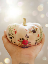 Load image into Gallery viewer, Ducky Street Tattoos - Flowers