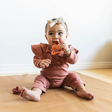 Load image into Gallery viewer, Doddle & Co, the chew - social butterfly