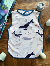 Load image into Gallery viewer, Storgē WearBib - Marine
