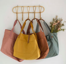Load image into Gallery viewer, Fresk Mom Bag Large

